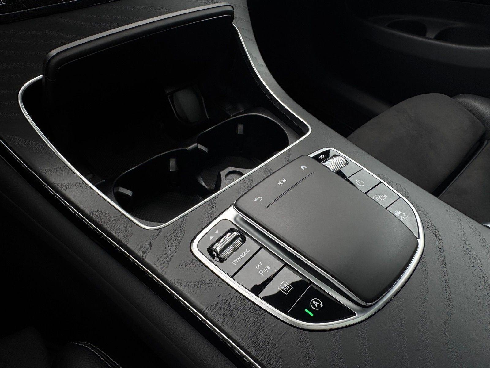 Fahrzeugabbildung Mercedes-Benz GLC 200 4Matic/ Panorama/ Virtual/ Ambientelight