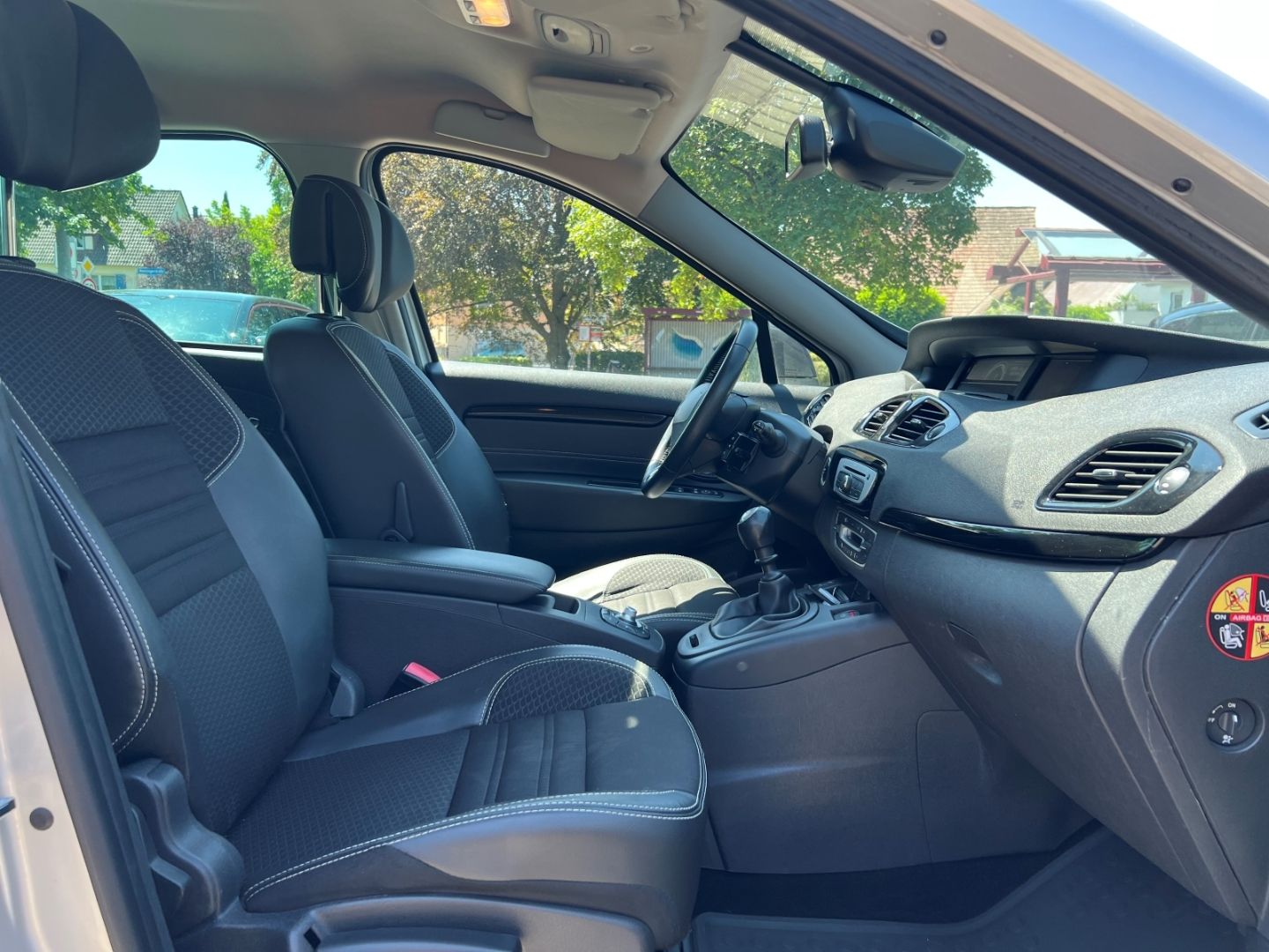Fahrzeugabbildung Renault Scenic III BOSE Edition Dci 110 Navi BOSE-Sounds