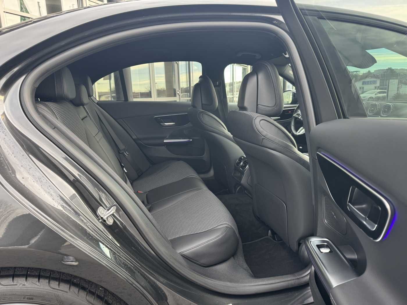 Fahrzeugabbildung Mercedes-Benz C 300d 9G AMG19'+Avantgarde+Distr+Digital +Ambie