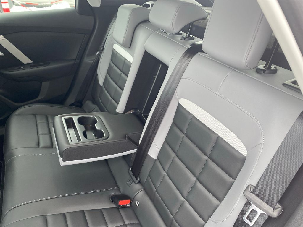Fahrzeugabbildung Citroën C4 Benzin 130 Automatik MAX *Winter+Techno-Pak*