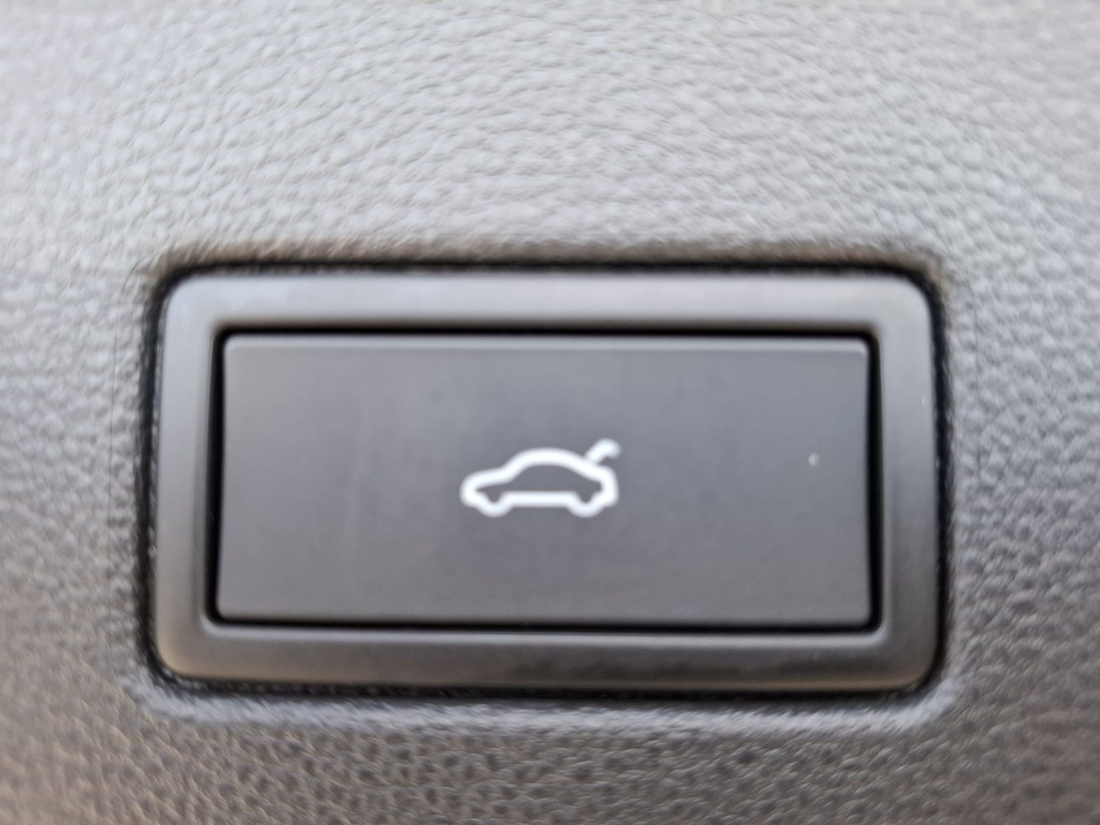 Fahrzeugabbildung Volkswagen Touran 2.0 DSG R-Line High BLACK Pano 7Si IQ AHK