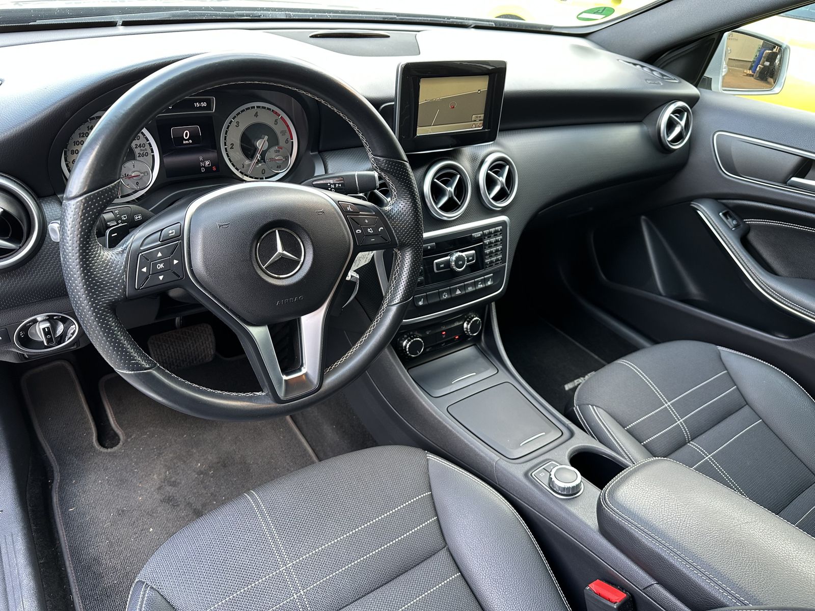 Fahrzeugabbildung Mercedes-Benz A 200 CDI Urban DCT NAV+XEN+SHZ+PANO+TEMPOMAT