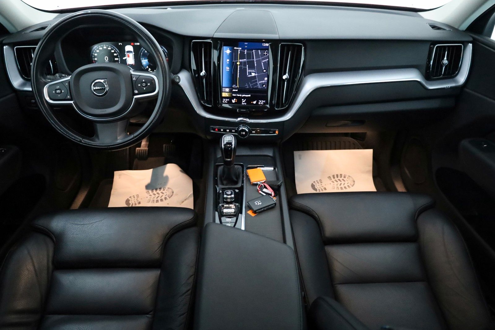 Fahrzeugabbildung Volvo XC60 Momentum Pro,Leder,Navi,Kamera,HUD,ACC,Pano