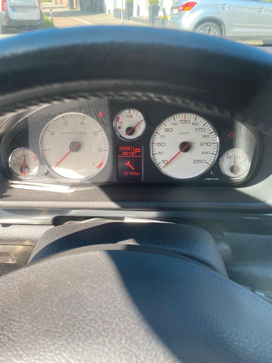 Peugeot 407 2008 — interior