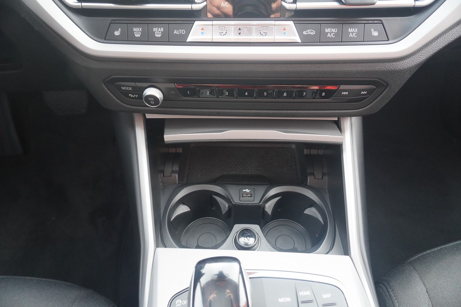 BMW 320i Advantage LED Navi Digitales Cockpit PDC foto 23