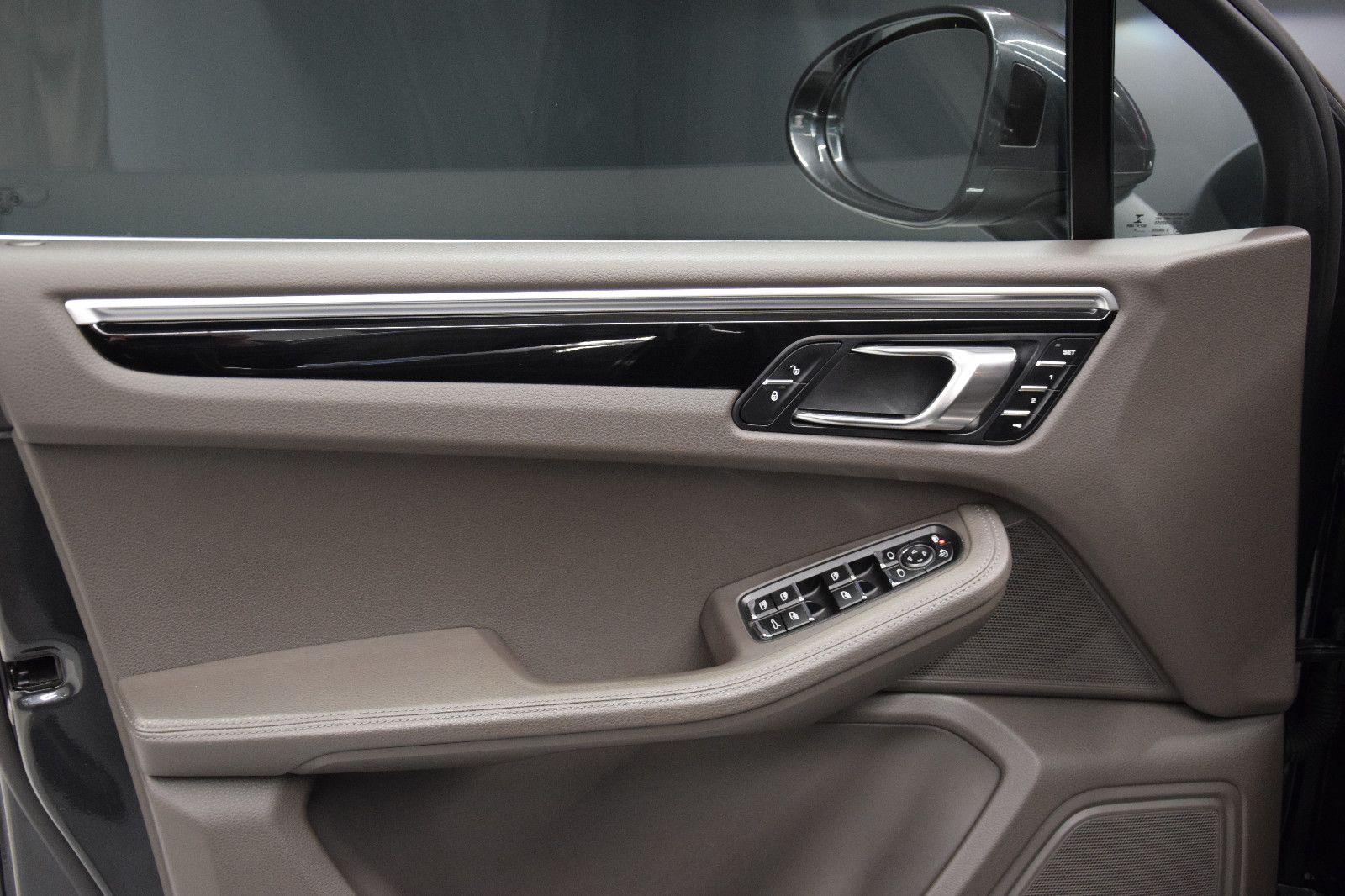 Fahrzeugabbildung Porsche Macan S Diesel 14-Wege Pano Bi-Xenon PASM Leder