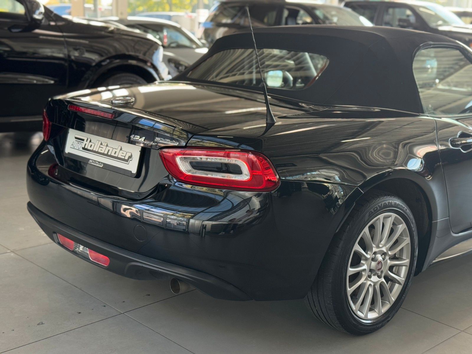 Fahrzeugabbildung Fiat 124 Spider  Klimaanlage Tempomat LM-Felgen TOP