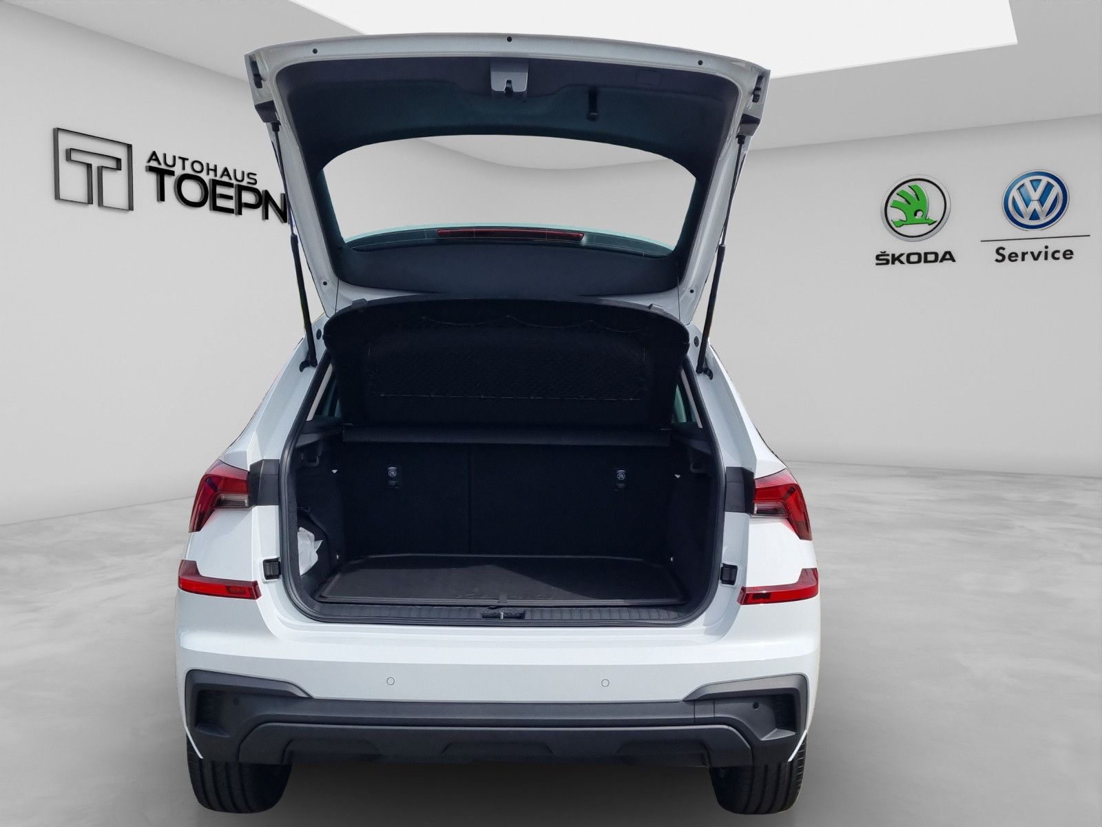 Fahrzeugabbildung SKODA Kamiq Balance 1,5 TSI AHK Simply Clever Black