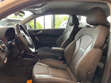 Audi A1 ambition *BI-XENON*PDC*KLIMAAUT*SZHZ*ALU*
