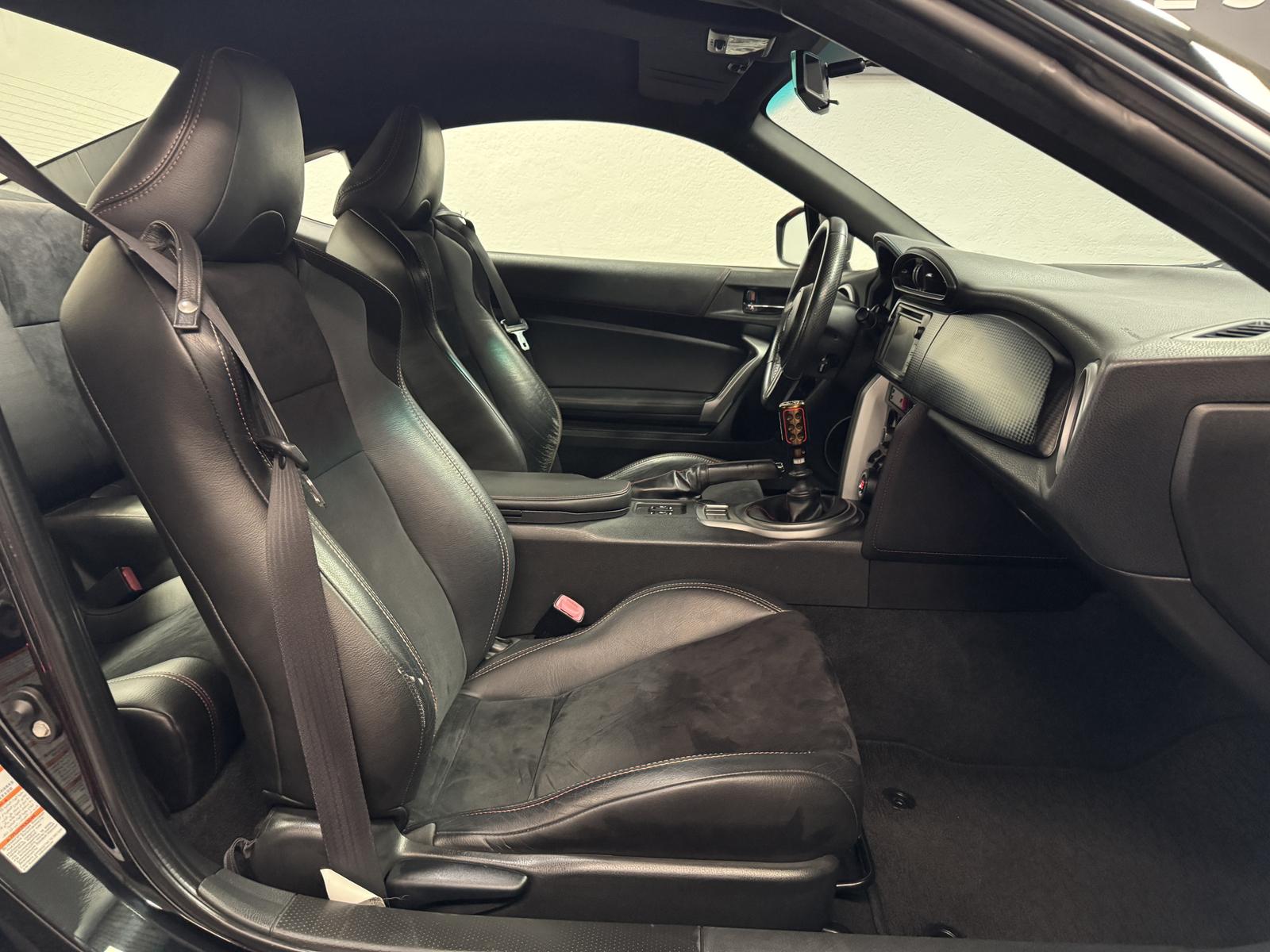 Toyota GT86 2.0 Boxer 200 ch • Propulsion • Boîte manuelle 6 • Xénon • Sièges chauffants • Radars