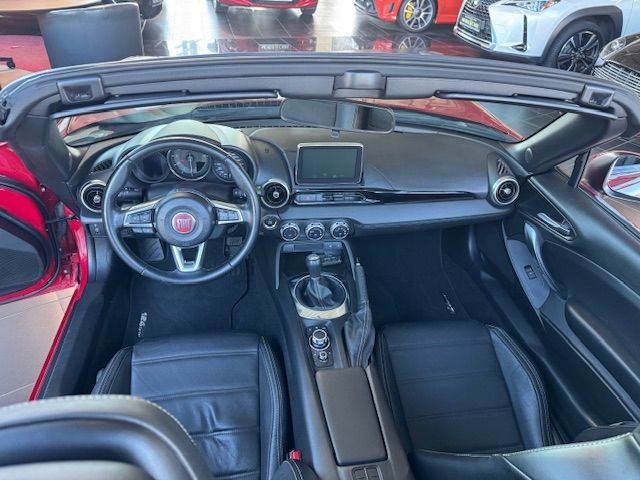 Fahrzeugabbildung Fiat 124 Spider Lusso KEYLESS NAV RFK SHZ DAB