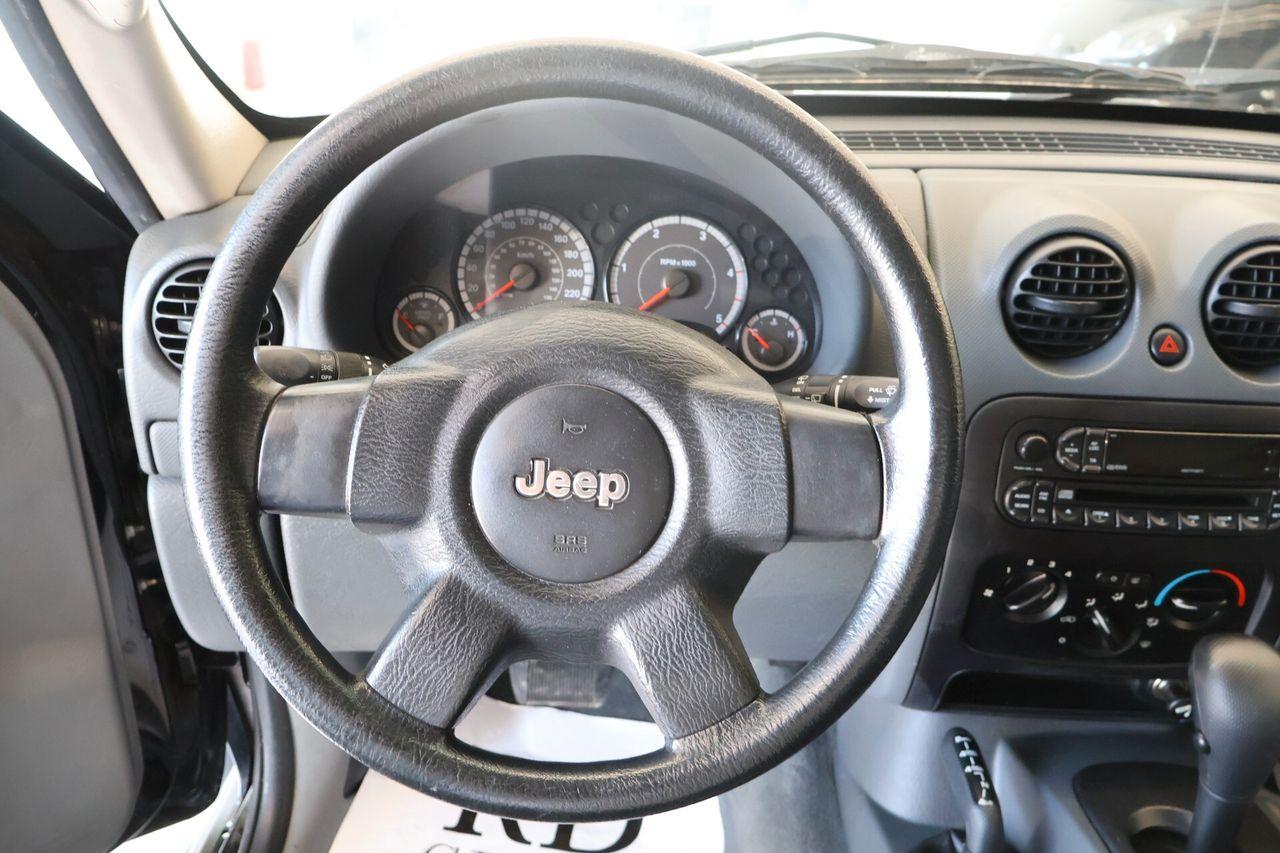 Jeep Cherokee 2006 — photo 11