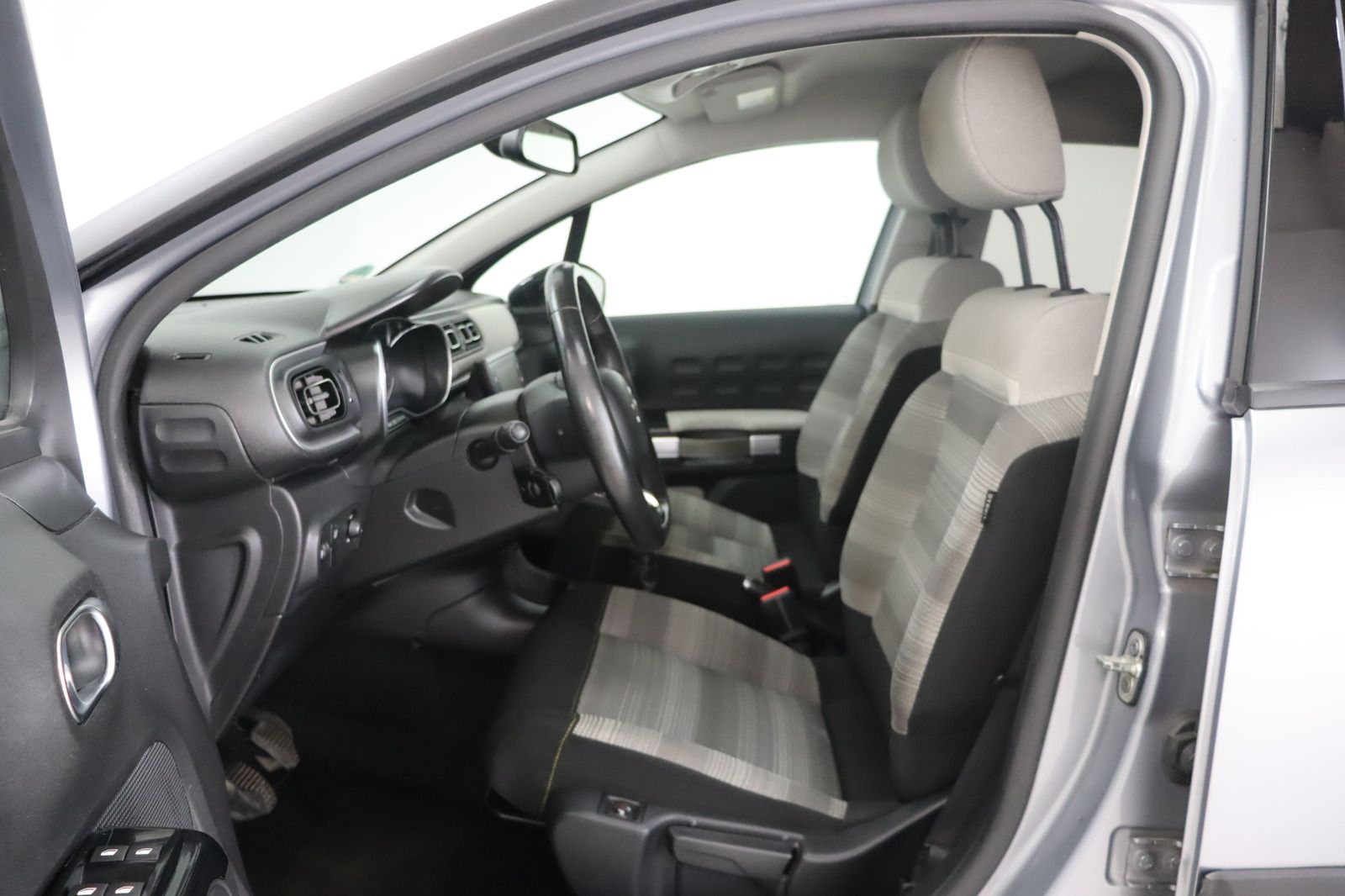 Fahrzeugabbildung Citroën C3 * LED * Navi * Keyless * 8-fach