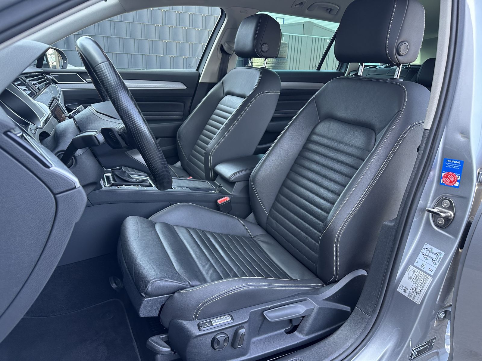 Fahrzeugabbildung Volkswagen Passat Variant 1.4 TSI DSG GTE NAV+LED+ACC+KAM