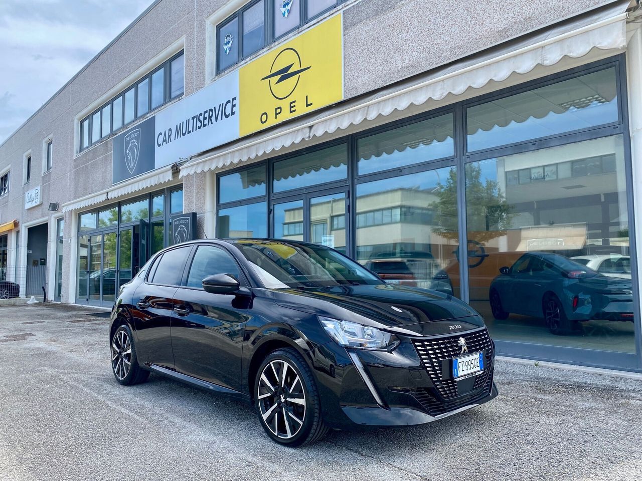 PEUGEOT 208