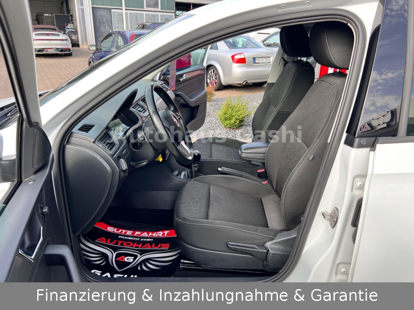 Fahrzeugabbildung SKODA Rapid Spaceback Clever*1.Hand*Navi*Xenon*ACC*SHZ