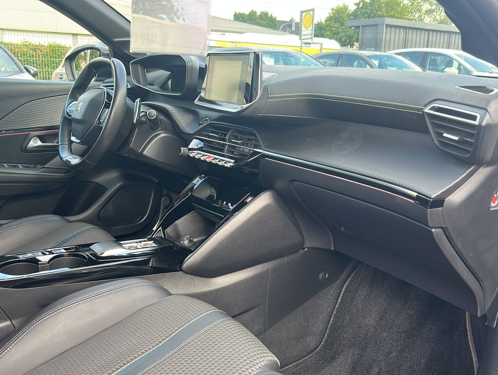 Fahrzeugabbildung Peugeot 208 GT PureTech