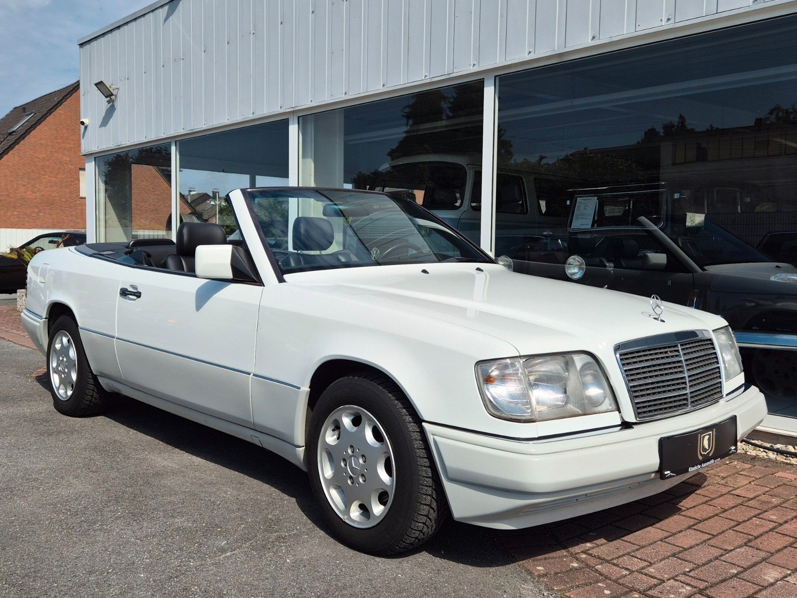 Fahrzeugabbildung Mercedes-Benz E 220 Cabrio/Dt./2. Hand/Daimler-SH/Leder/Klima