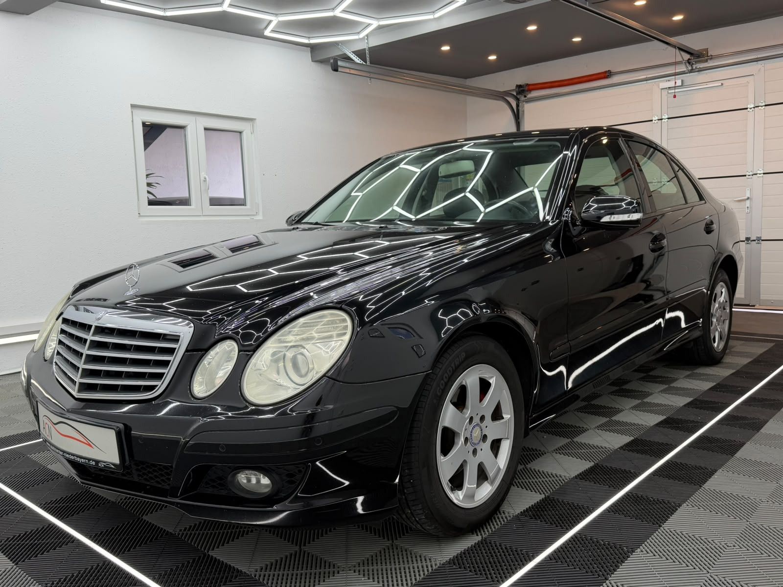 Fahrzeugabbildung Mercedes-Benz E 200 CDI Limousine LEDER/SHZG/TÜV 04.28/