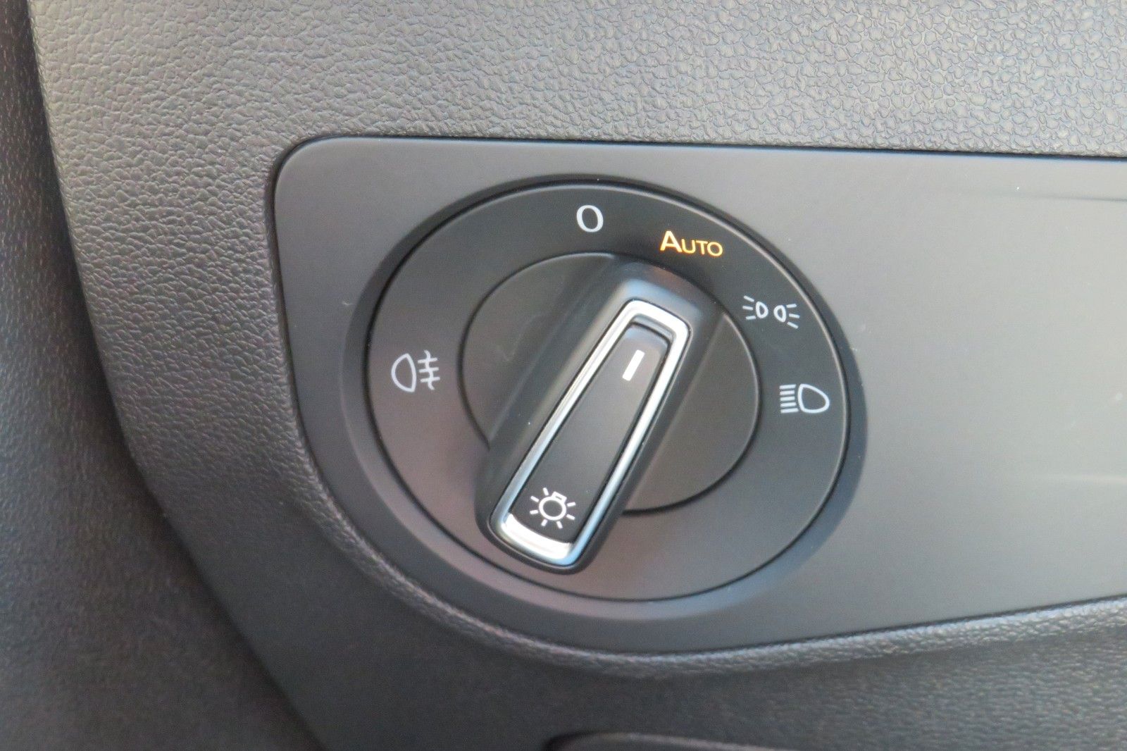 Fahrzeugabbildung Volkswagen Tiguan Life TDI DSG AHK NAVI KAMERA LED ACC GJ