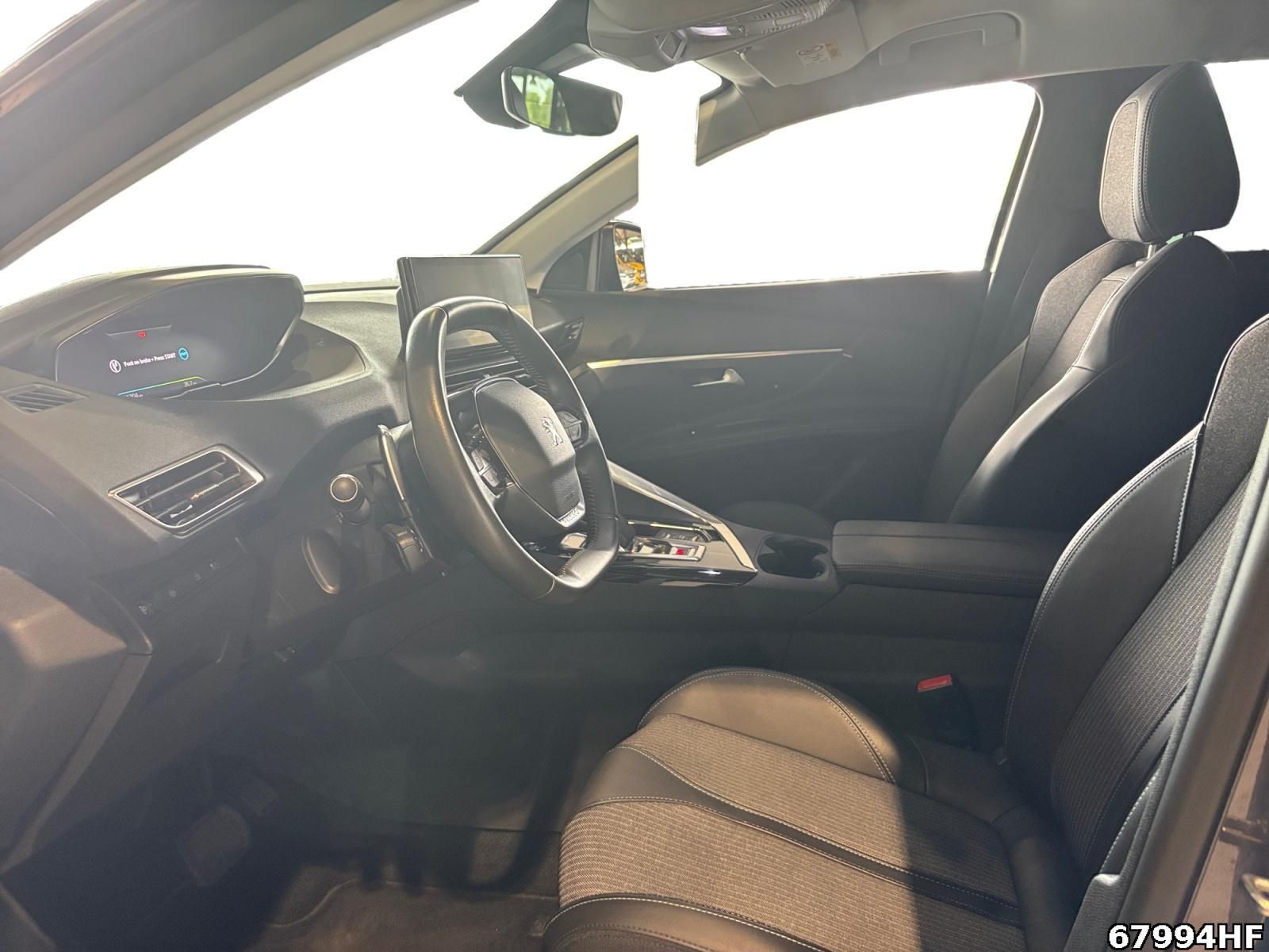 Fahrzeugabbildung Peugeot 3008 Allure Plug-In +SHZ+CARPLAY+LED+DAB