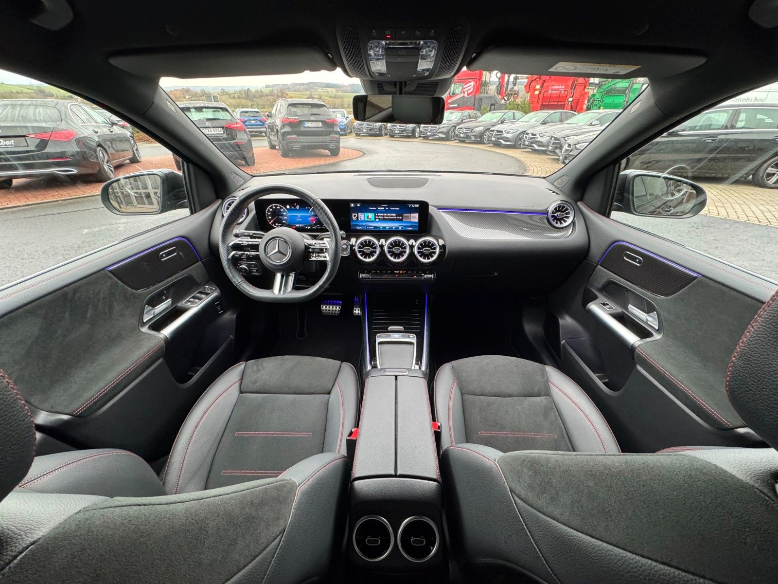 Fahrzeugabbildung Mercedes-Benz B 200 AMG+AHK+Ambiente+RFK+MBUX+Night