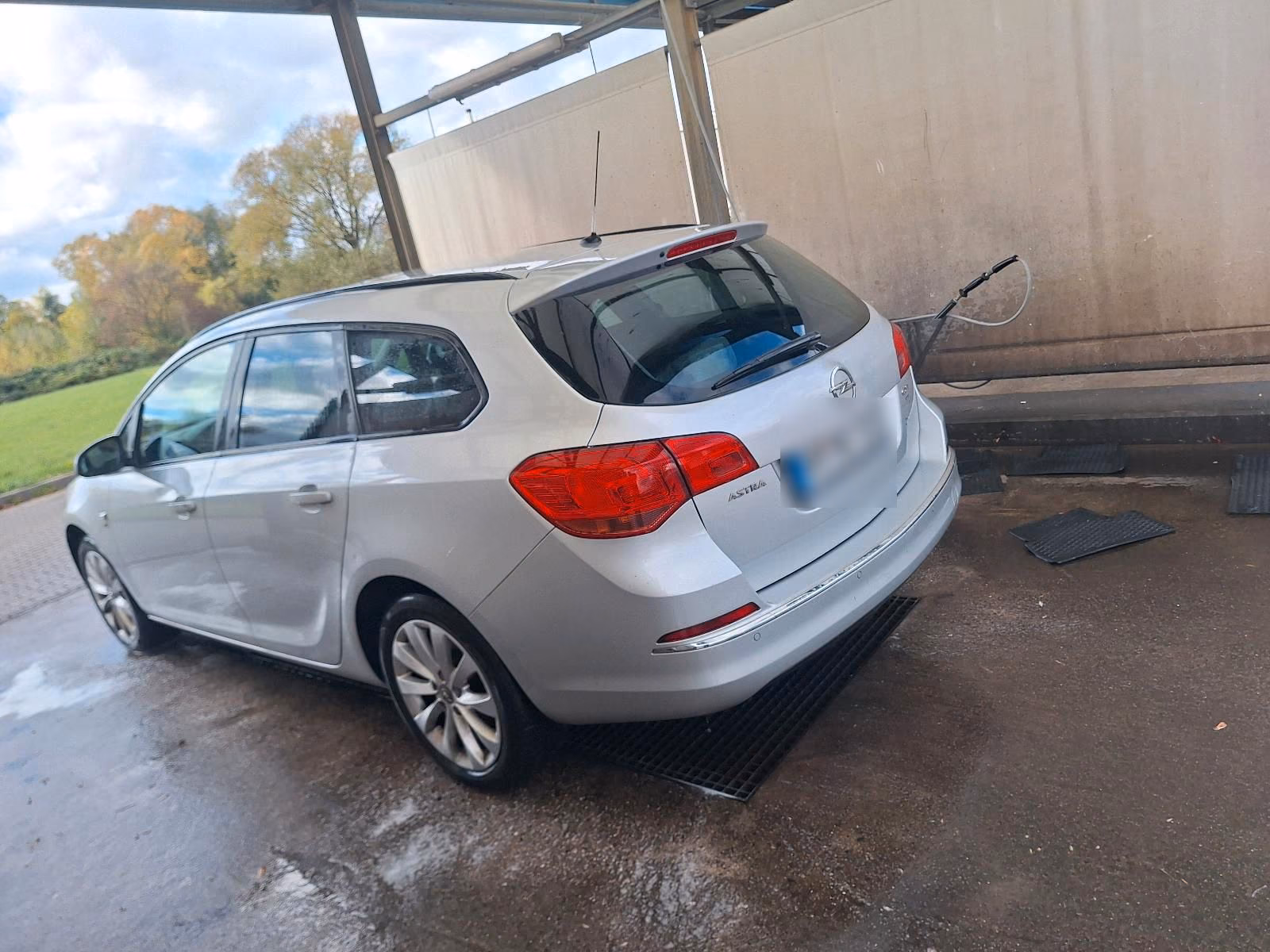 Opel Astra 2012 — салон