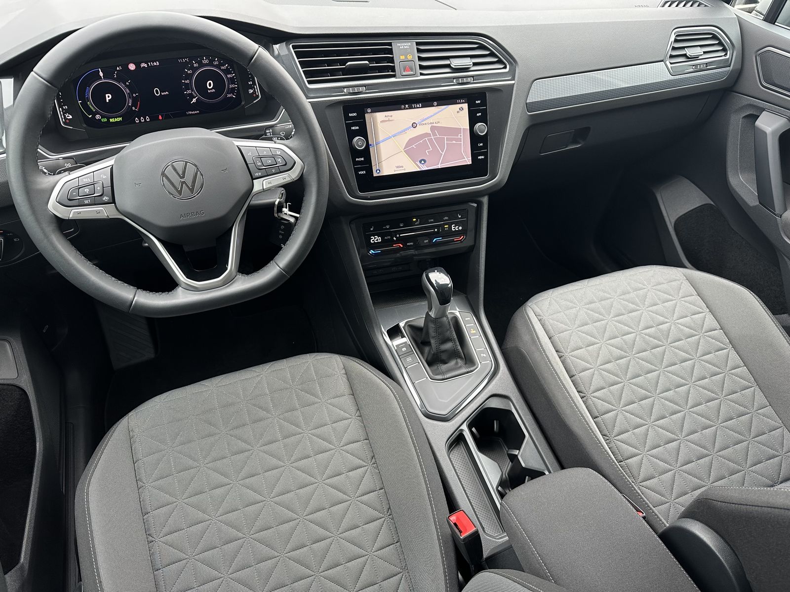 Fahrzeugabbildung Volkswagen Tiguan 1.4 TSI eHybrid Life NAV+LED+CARPLAY+ACC