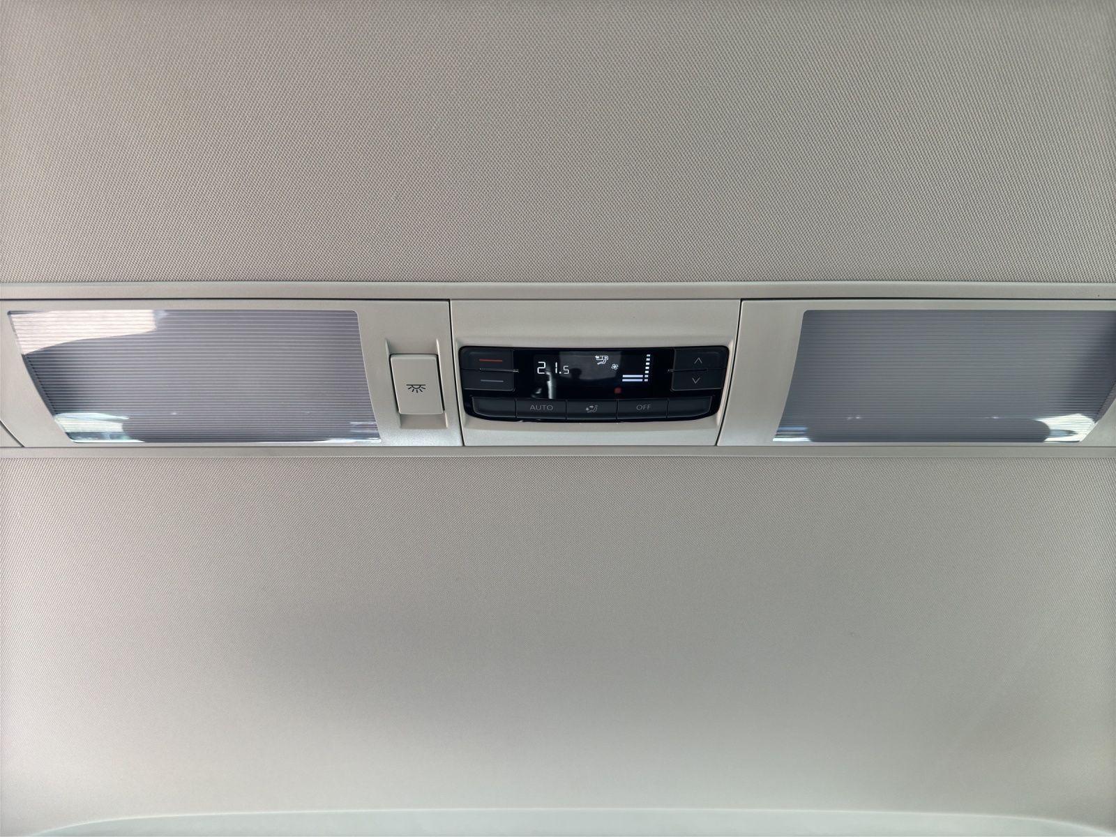 Fahrzeugabbildung Volkswagen T6 Multivan T6.1 TDI DSG 4M LED DCC AHK NAVI STH