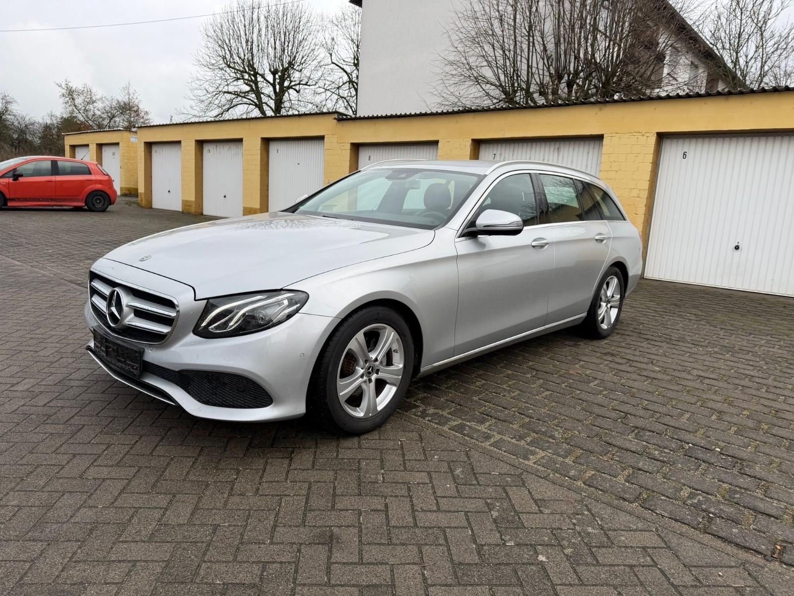 Mercedes-Benz E 220 E T-Modell E 220 d