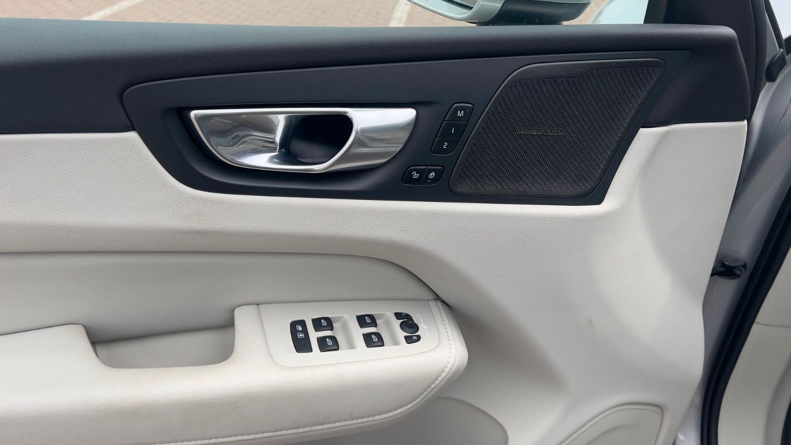 Fahrzeugabbildung Volvo XC60 B5 D Ultimate Bright AWD*AHK*STHZG*Massage*