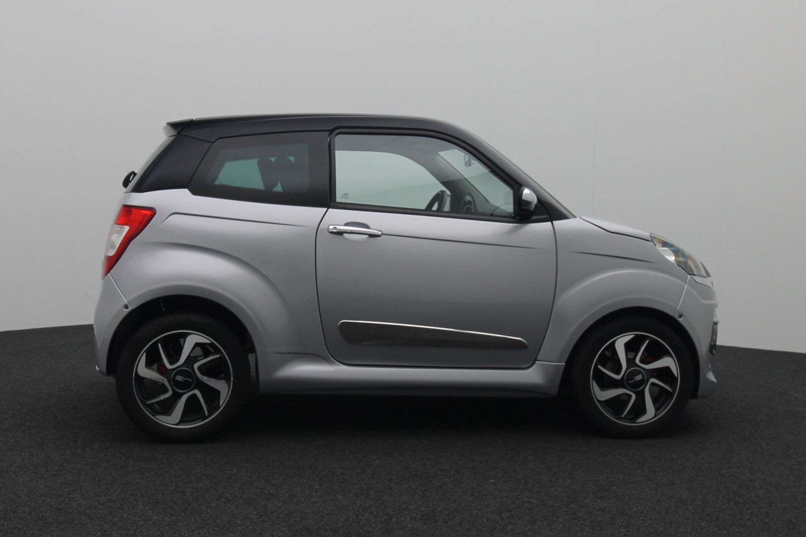 Fahrzeugabbildung Ligier JS 50 L *Fahren ab 15*