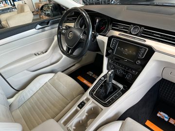 MYAUTOCENTER – Gebraucht- und Jahreswagen mit Werkstattservice in Pfaffenhofen Volkswagen Passat Highline *4Motion*Massage*AHK*LED*Keyless