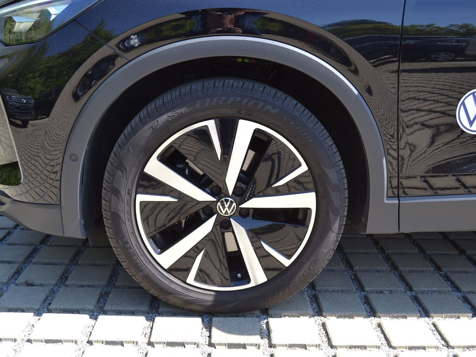 Tiguan 2.0 TDI DSG Elegance AHK/IQ.DRIVE-PAKET/M