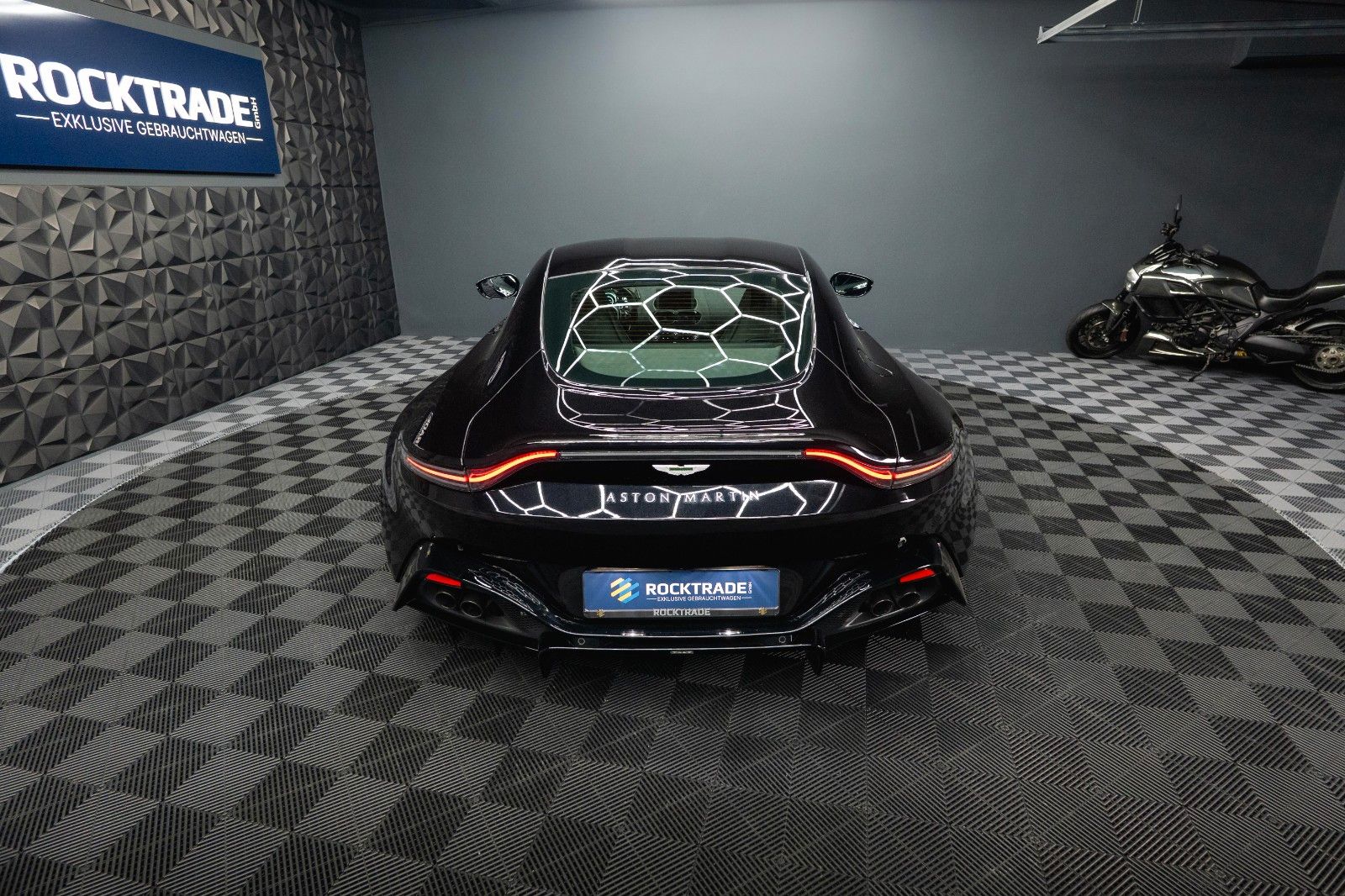 Fahrzeugabbildung Aston Martin V8 Vantage 4.0 V8 DB11 Coupe *1.Hand*360*Memory*