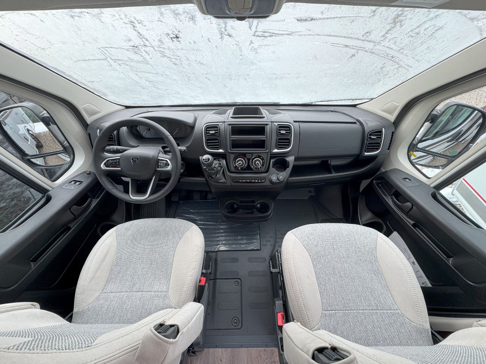 Fahrzeugabbildung Carado CV 600 Entry Van - Sie sparen: 7.365€!