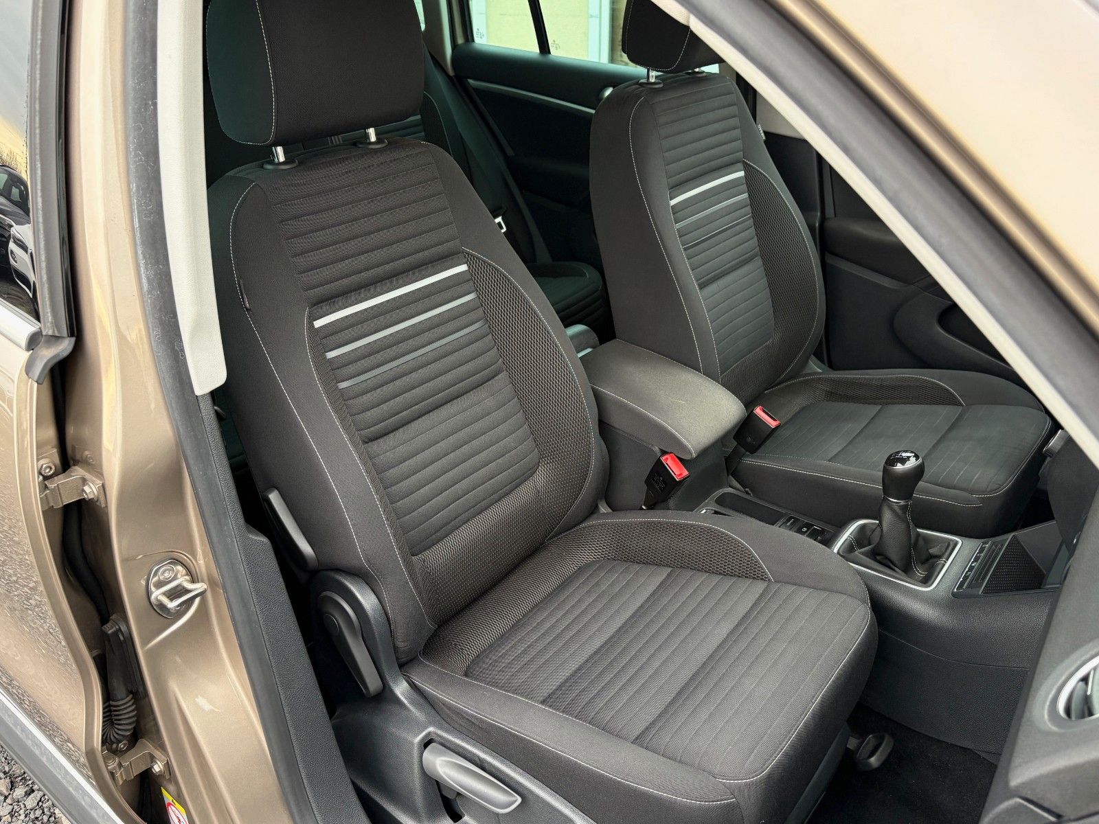 Fahrzeugabbildung Volkswagen Tiguan 1.4 TSI Cup Sport & Style Navi SPORTSITZE