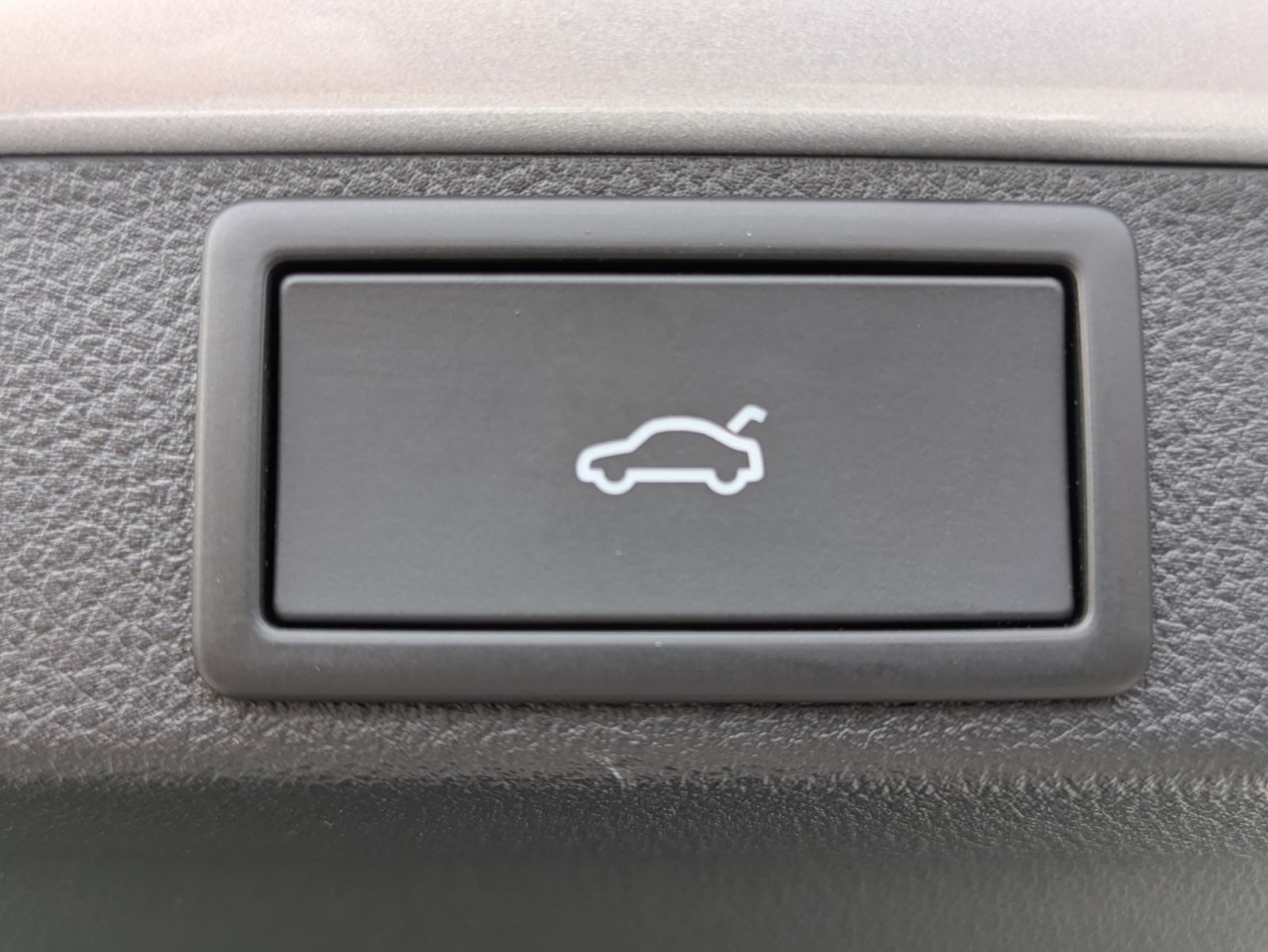 Fahrzeugabbildung SKODA Octavia 1.5 DSG Sportline PANO*MATRIX*AHK*5J.GAR