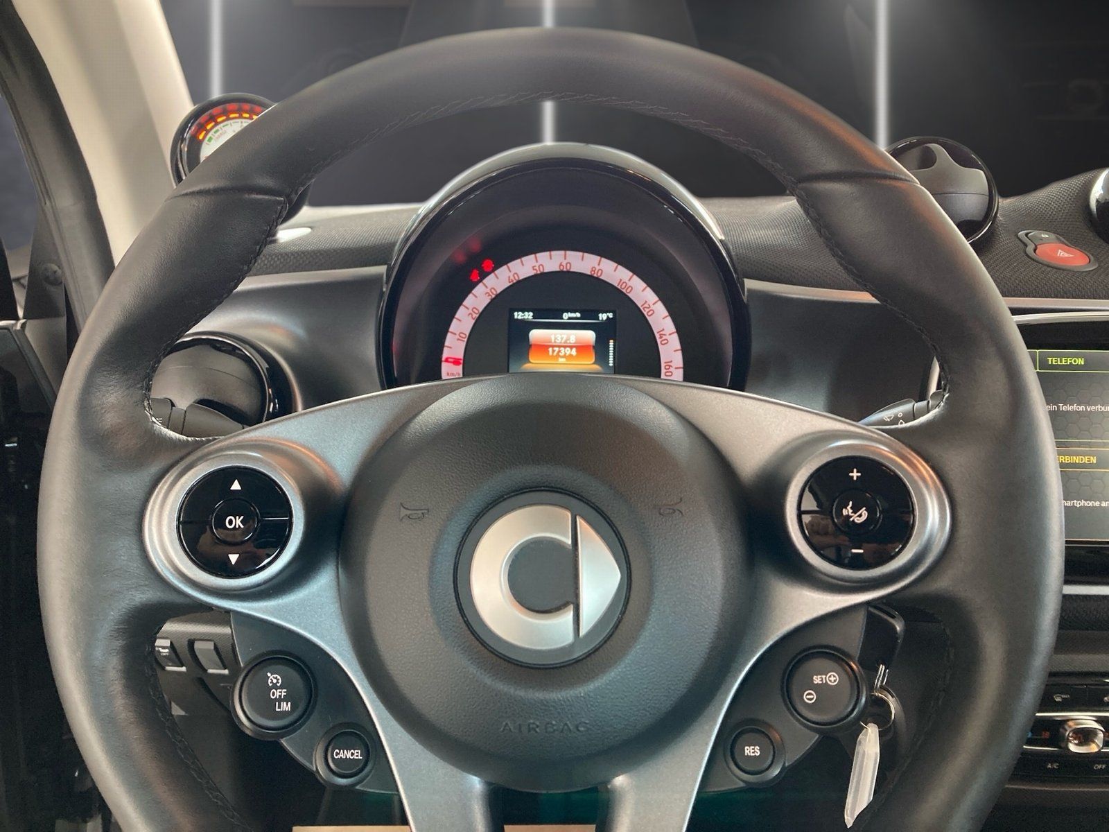 Fahrzeugabbildung Smart smart EQ fortwo Exclusive*Kamera*Media*LED*22kW*