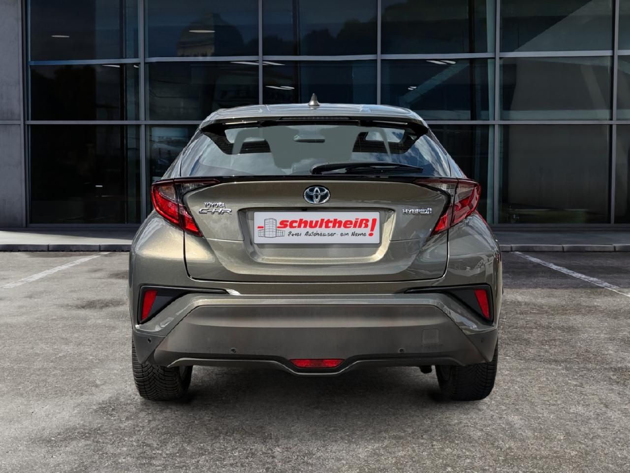 Fahrzeugabbildung Toyota C-HR Hybrid Team D
