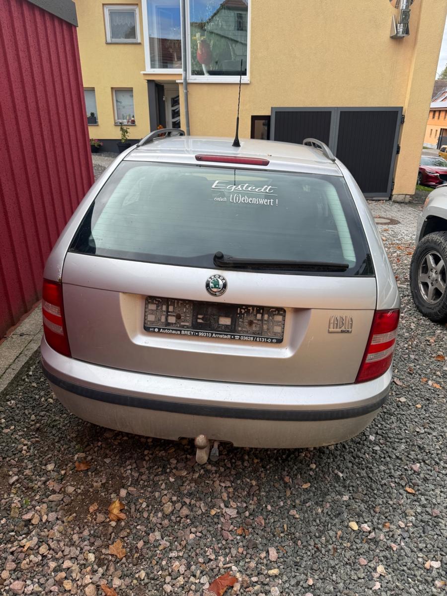 Skoda Fabia 2006 — rear view