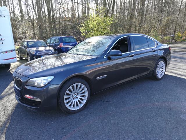 BMW 740d xDrive*LEDER*NAVI*KAMERA*SOFT-CLOSE*