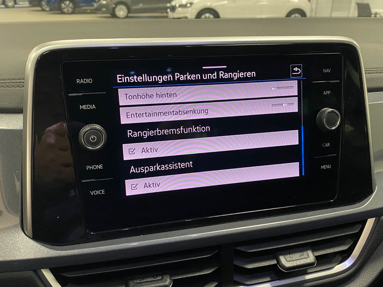 Fahrzeugabbildung Volkswagen T-Roc 1.5 TSI  DSG Style+Sportedition+Stauassist