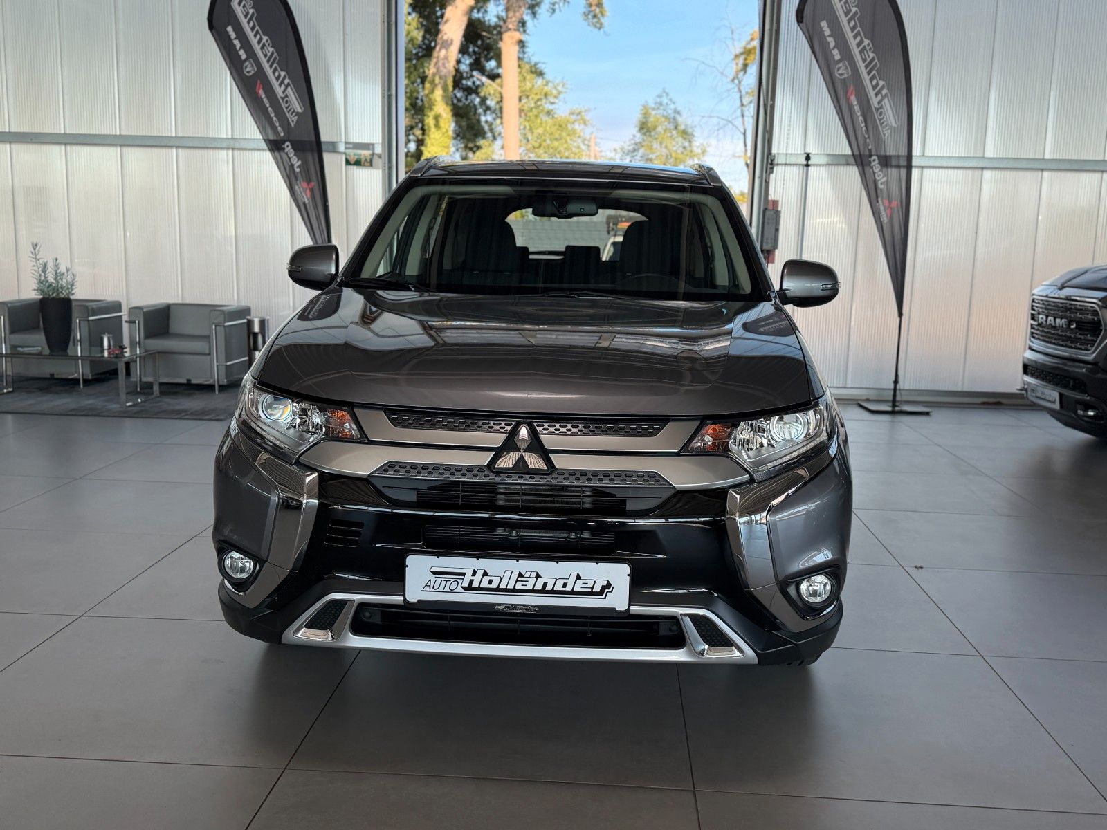 Fahrzeugabbildung Mitsubishi Outlander 2.0 Diamant Edition 2WD "AHK"