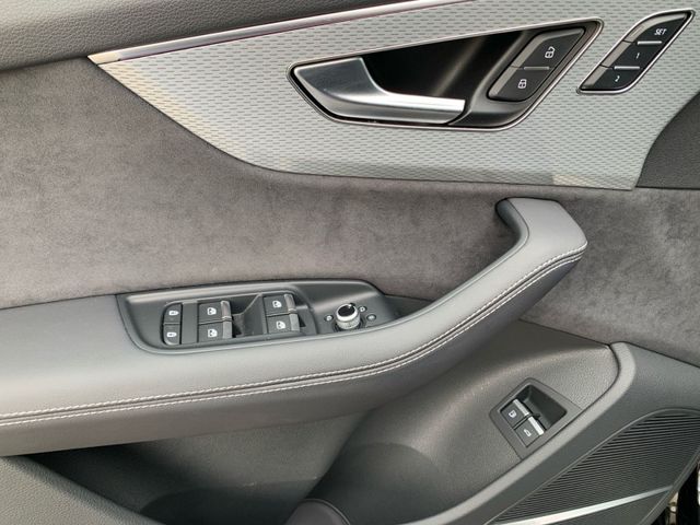 Q7 55 TFSI e QUATTRO S-LINE LED+PANO+AHK+HUD+B&O