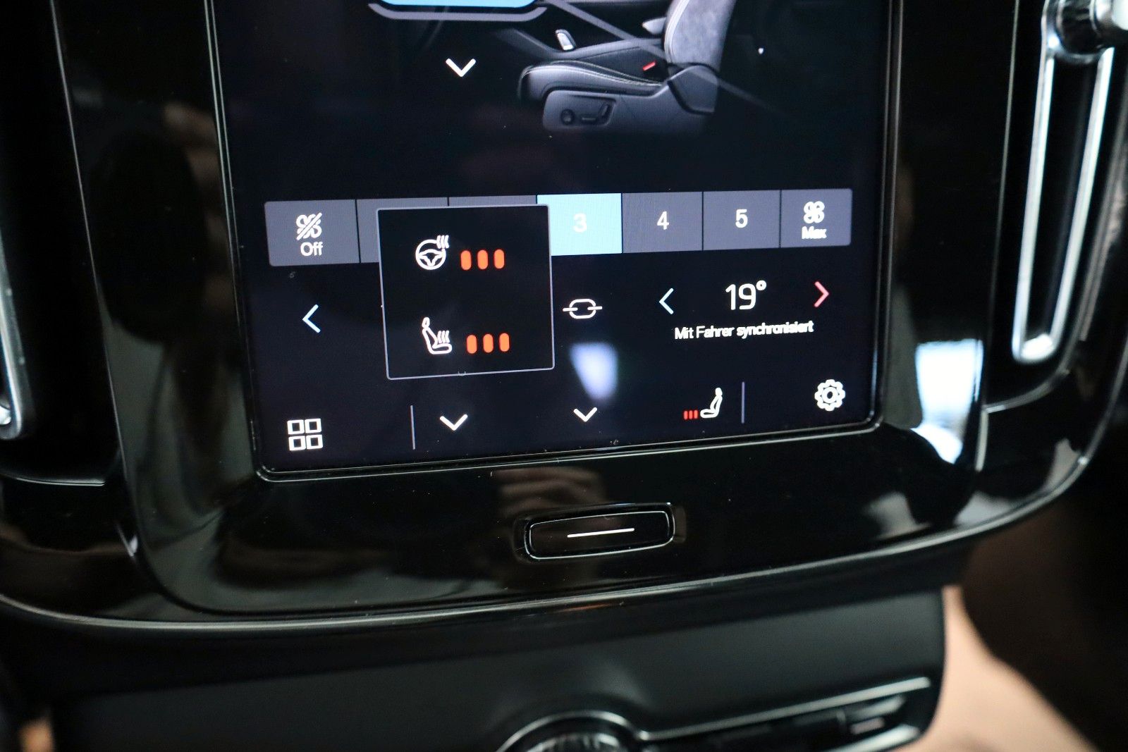 Fahrzeugabbildung Volvo XC40 Plus Recharge,T.Leder,Navi,LED,Kamera,SH