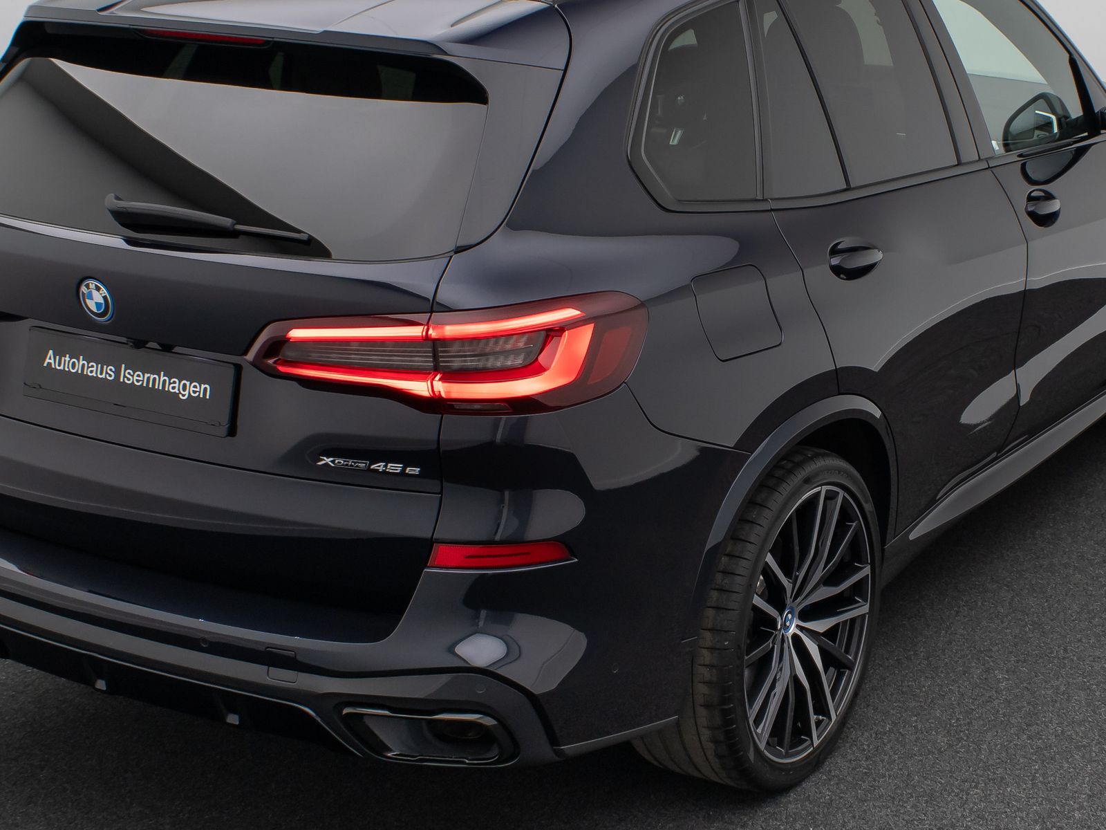 Fahrzeugabbildung BMW X5 xD45e M Sport 360°Laser HUD DAB HiFi AHK 22"