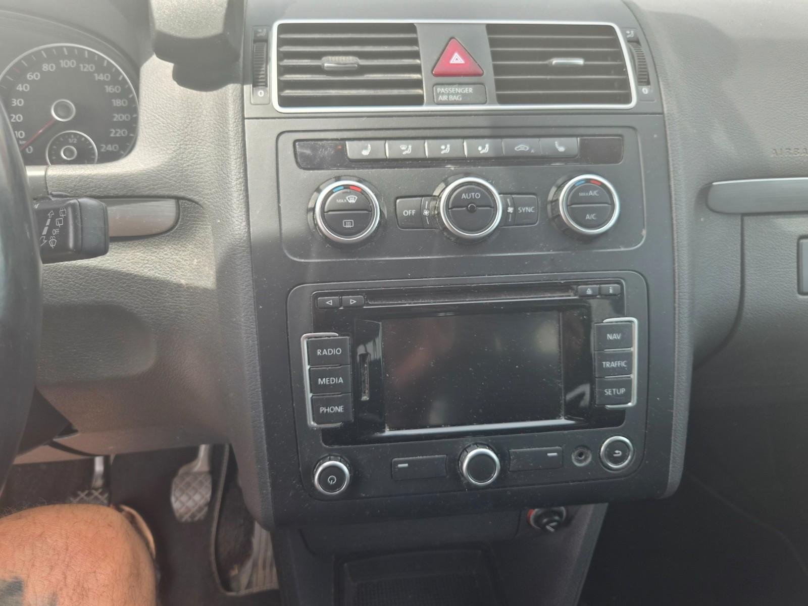 Volkswagen Touran 2014 — photo 16