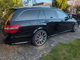Mercedes-Benz E 63 T AMG Performance Service+TÜV neu! - gebrauchte Mercedes-Benz E 63 AMG aus dem Jahr 2011