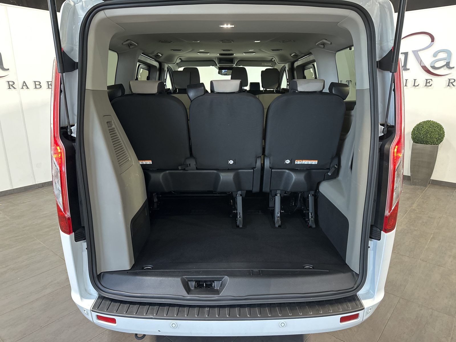 Fahrzeugabbildung Ford Tourneo Custom 320 L1H1 NAV+AHK+KAMERA+ACC+SHZ